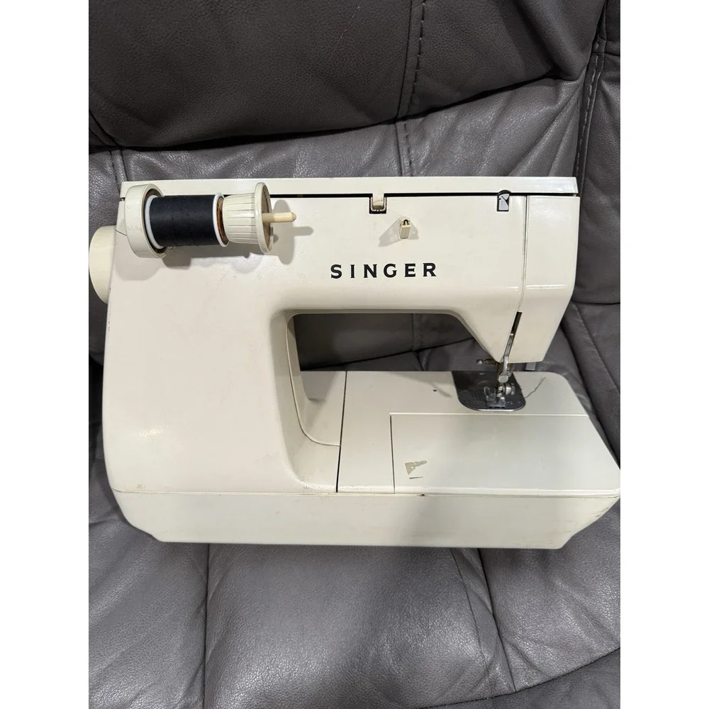 SINGER FUTURA II 925 Sewing Machine Tested Missing Pedal‎